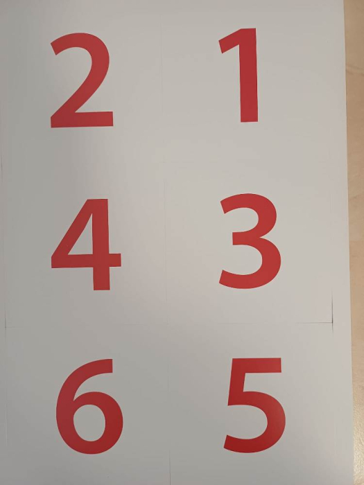 Calendar cu 40 de buzunare transparente si 83 de carduri în 10 limbi [7]