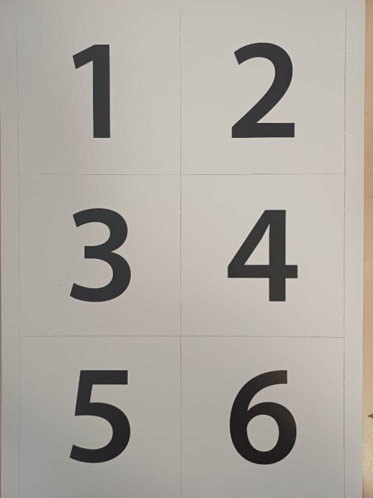 Calendar cu 40 de buzunare transparente si 83 de carduri în 10 limbi [8]