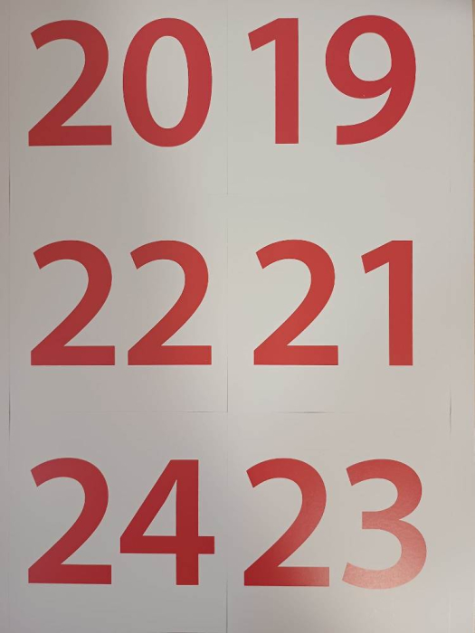 Calendar cu 40 de buzunare transparente si 83 de carduri în 10 limbi [5]