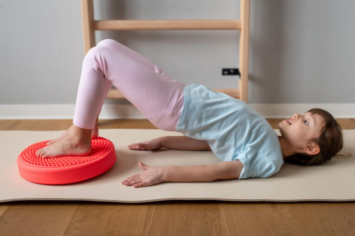 Pernă roșie pentru echilibru și masaj, 30 cm [3]