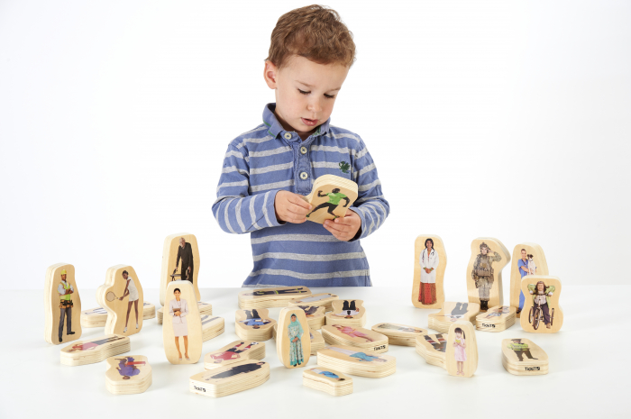 Set figurine cu oameni din comunitate, din lemn - 32 de piese faţă-verso [3]