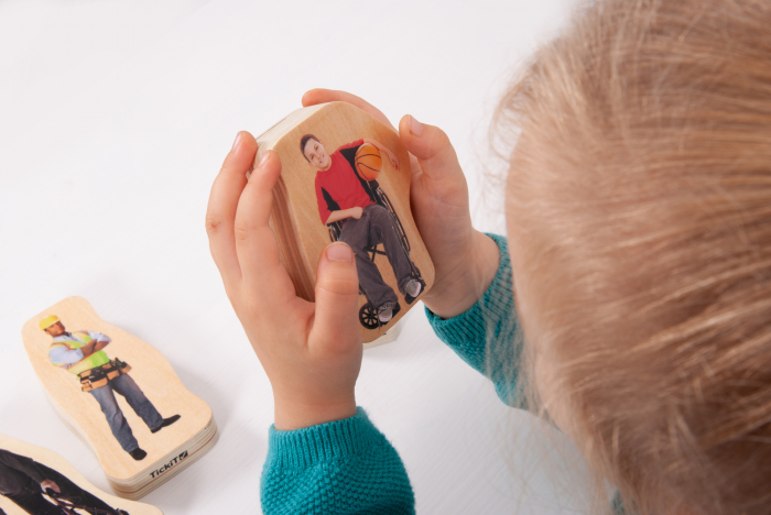 Set figurine cu oameni din comunitate, din lemn - 32 de piese faţă-verso [2]