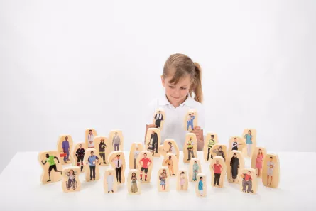 Set figurine cu oameni din comunitate, din lemn - 32 de piese fata-verso
