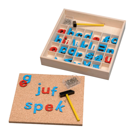 Joc educativ cu litere din lemn și ciocane [1]