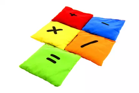 Jucarii de exterior - Set 5 cuburi cu diferite simboluri matematice umplute cu granule de polistiren