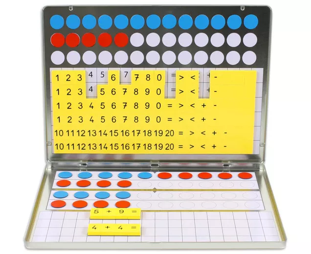 Jocuri matematice - Tablă cu 131 de piese magnetice pentru activități matematice, 31.4 x 22.5 cm