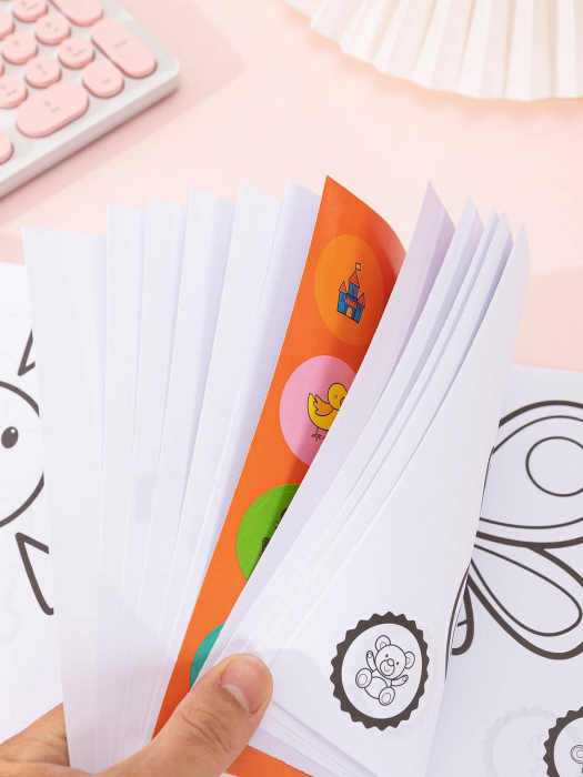 Carte de colorat cu 32 de stickere [4]