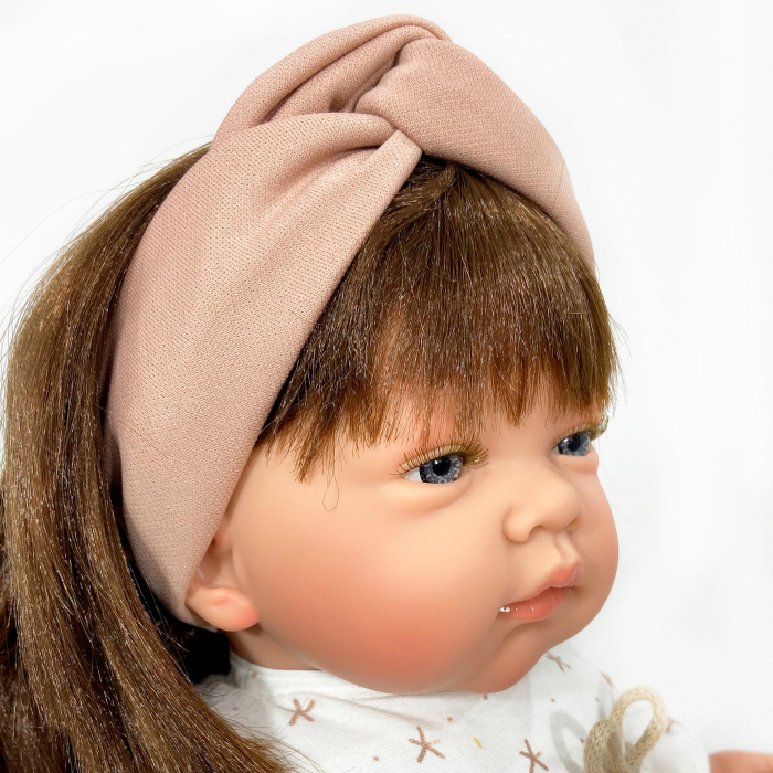 Papusa Nines D'Onil, Celia, cu parul saten, cu rochie alba, cu miros de vanilie, 45 cm [2]