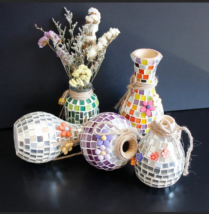 Vază DIY cu Piese Mozaic - Proiect Creativ pentru Acasă [2]
