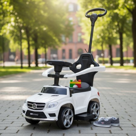 Copii 4 ani+ - Masinuta Electrica pentru Copii cu Maner Parental, Muzica, Lumini, Bara de Protectie si Suport pentru Picioare, ALB