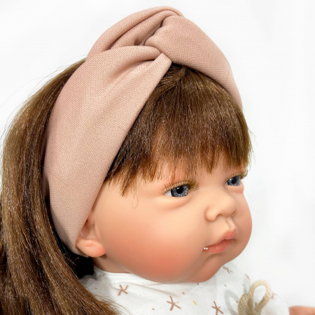 Papusa Nines D'Onil, Celia, cu parul saten, cu rochie alba, cu miros de vanilie, 45 cm [1]