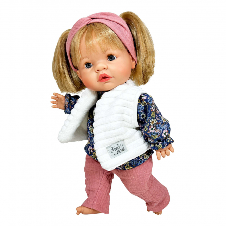 Jucarii copii si bebe - Papusa Nines D'Onil, Joy, cu parul blond, cu vesta alba, cu miros de vanilie, 37 cm