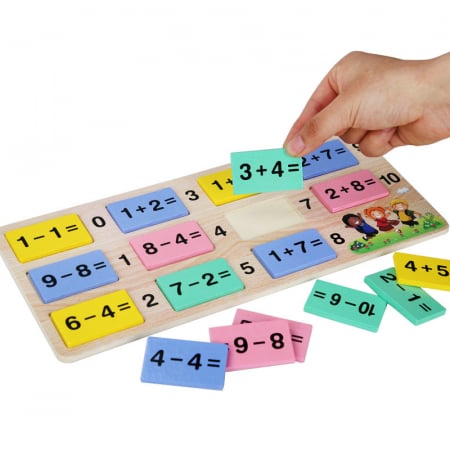 Jucarii copii si bebe - Tabla educativa 2 in 1 din lemn, invata matematica, piese de domino colorate.