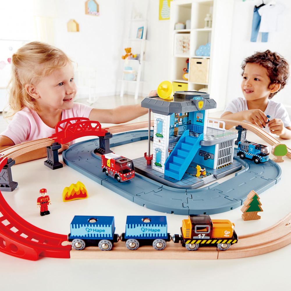 Jucarie din lemn - Set tren si servicii de urgenta (55 piese) [2]