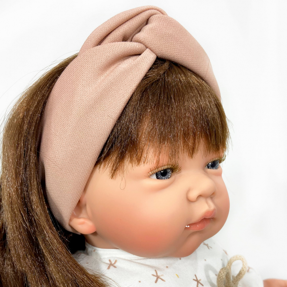 Papusa Nines D'Onil, Celia, cu parul saten, cu rochie alba, cu miros de vanilie, 45 cm [2]