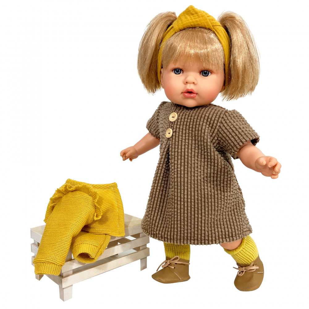 Papusa Nines D'Onil, Tita, cu parul blond, cu haine de toamna, cu miros de vanilie, 45 cm [2]