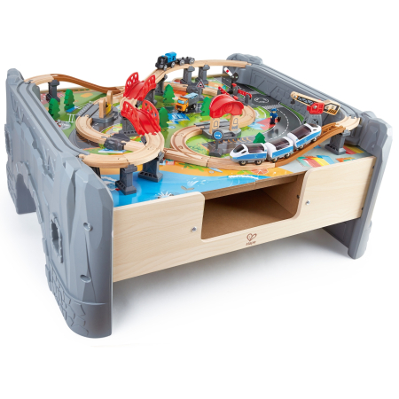 Trenuri & căi ferate - Jucarie din lemn - Masa cu trenuri (70 piese)