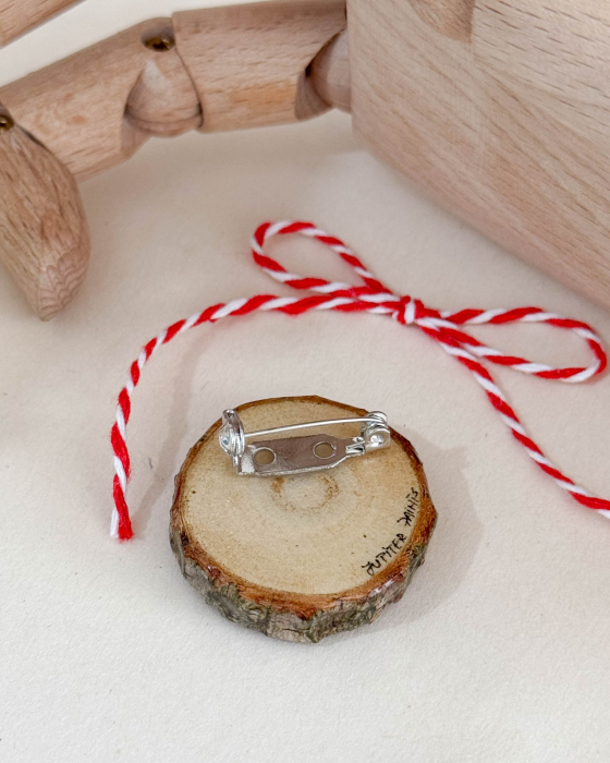 Broșă pictată pe felie de lemn - Strălucind în Univers [2]