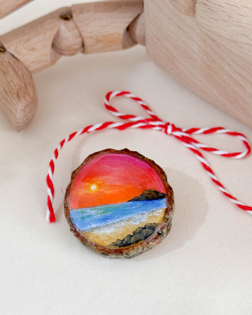 Broșe - Broșă pictată pe felie de lemn - O clipă cât o vară