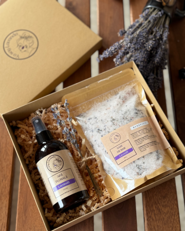Pachete cadou - Pachet Cadou Refresh with Lavanda - apă florală de lavandă (250 ml) , sare de baie cu lavandă (500 g).