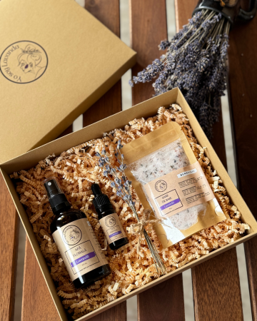 Pachete cadou - Pachet Cadou Reset with Lavanda - apă florală de lavandă (100 ml), ulei esențial de lavandă – cu pipetă (10 ml) si sare de baie cu lavandă (90 g).