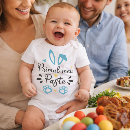 Tricouri Paste - Body bebe alb de Paste „Primul meu Paste”, cu imprimeu colorat cu iepuras si lăbuțe, model unisex, ideal pentru masa festiva, poze de familie si cadou de Paste