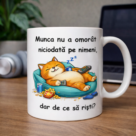 Cana personalizata cu mesaj amuzant Munca nu a omorat niciodata pe nimeni dar de ce sa risti pisica lenesa cadou haios [1]