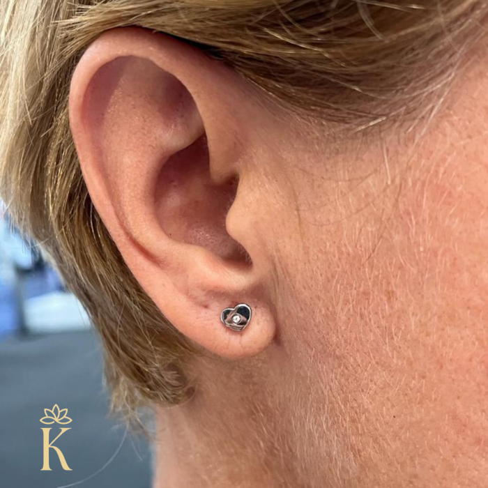 Cercei-aur-alb-cu-protectie-Kalini-Inimi-cu-zirconia-centrata [3]