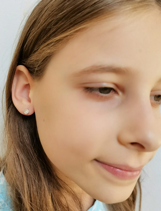 cercei-din-argint-cu-protectie-rotunzi-cu-piatra-mica [2]