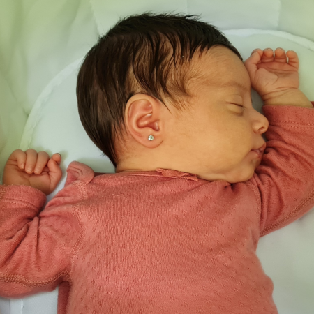 Cercei-copii-cu-protectie-aur-galben-14K-Kalini-Flori-mici-cu-piatra-zirconia-incolora [2]