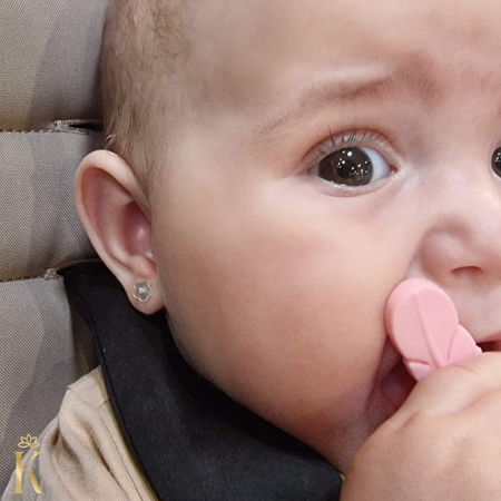 Cercei-copii-cu-protectie-aur-alb-Kalini-Floricele-cu-sidef-si-zirconia [2]