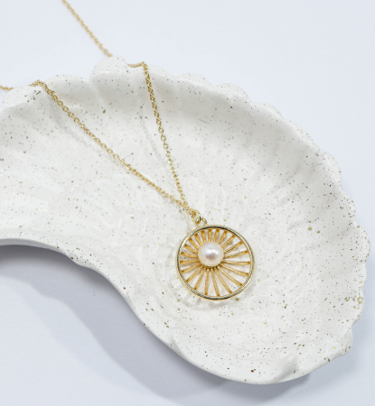 Colier din argint placat cu aur de 18K si pandantiv soare cu perla alba de cultura naturala [3]