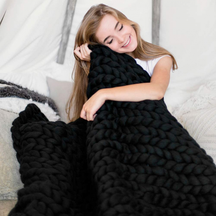 Patura neagra tricotata din lana naturala merinos, fir gigant [2]