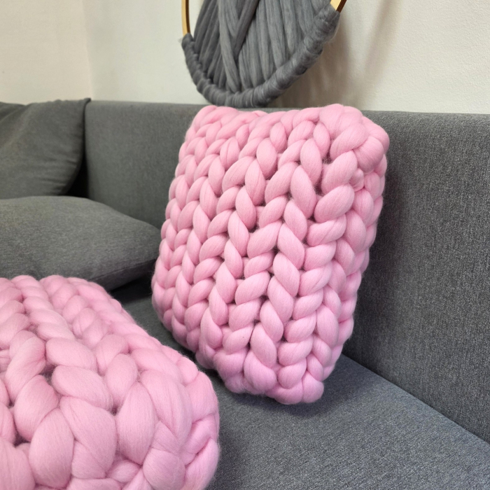 Perna patrata tricotata din fir gigant, merinos roz [2]