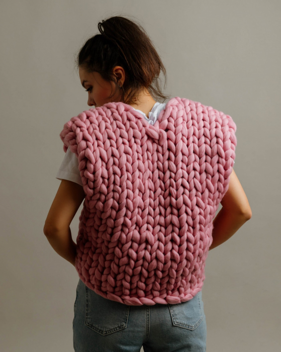 Vesta tricotata din fir gros merinos, roz [2]
