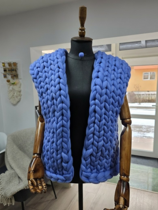 Vesta fara maneci, tricotata din fir foarte gros, culoare albastra, lana merinos 100% [3]