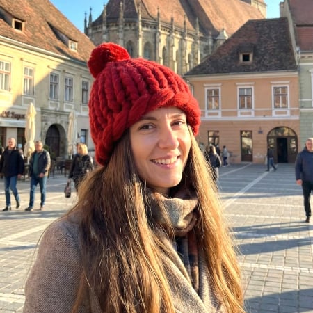 Căciuli - căciulă roșie din fir gros de merinos