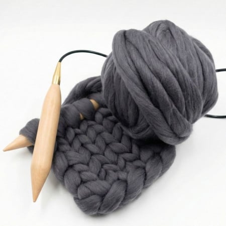 Fir pentru tricotat foarte gros, merinos, gri închis, 500 gr.