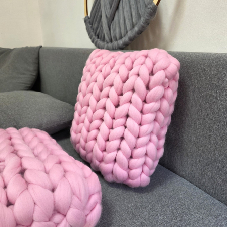 Perna patrata tricotata din fir gigant, merinos roz [1]