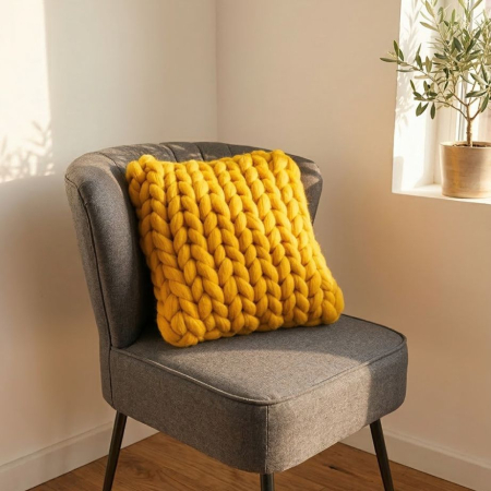 Perne - Perna patrata tricotata din fir gigant, merinos galben