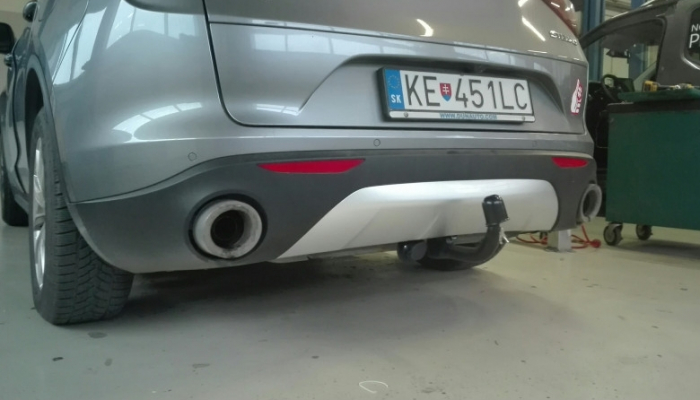 Carlig remorcare Alfa Romeo Stelvio dupa 2016 vertical cu cheie marca Autohak [14]