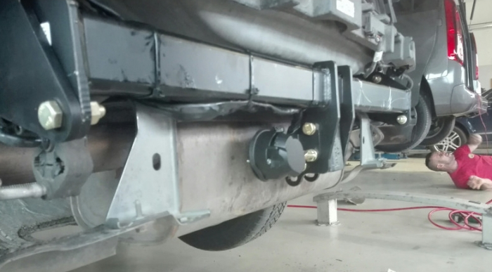 Carlig remorcare Alfa Romeo Stelvio dupa 2016 vertical cu cheie marca Autohak [13]