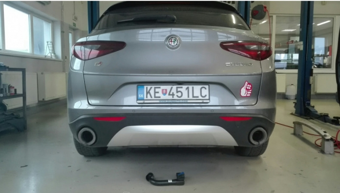 Carlig remorcare Alfa Romeo Stelvio dupa 2016 vertical cu cheie marca Autohak [4]