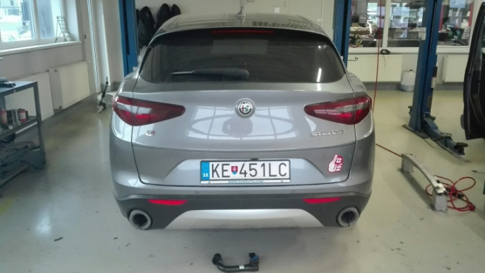 Carlig remorcare Alfa Romeo Stelvio dupa 2016 vertical cu cheie marca Autohak [10]