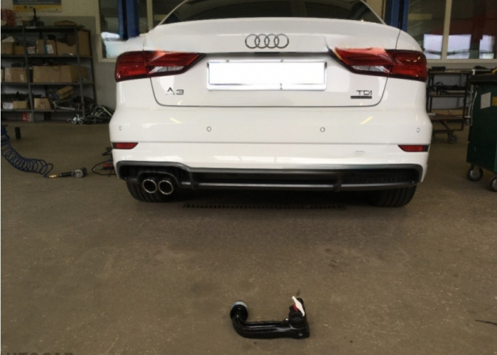Carlig remorcare Audi A3 sedan dupa 2017 vertical cu cheie marca Bosal [4]