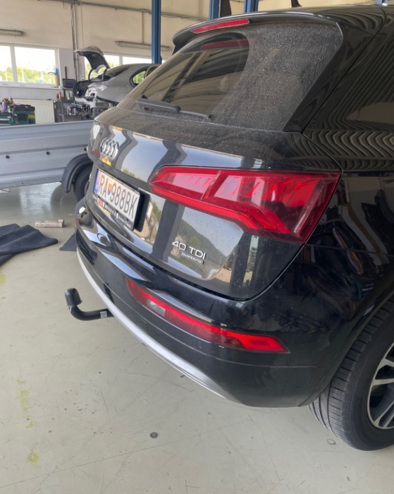Carlig remorcare Audi Q5 FY dupa 2017 vertical cu cheie marca Autohak [10]