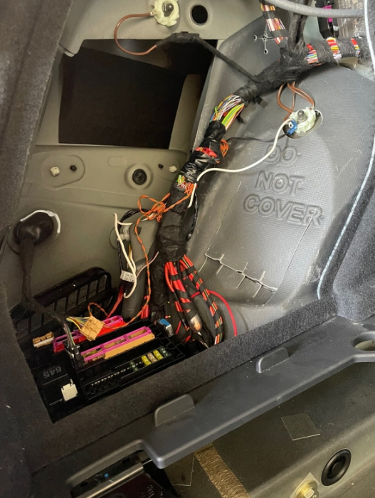 Carlig remorcare Audi Q5 FY dupa 2017 vertical cu cheie marca Autohak [12]