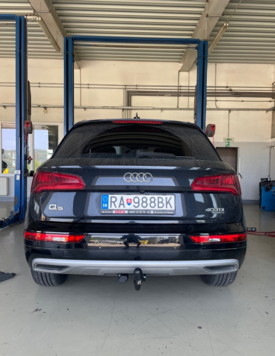 Carlig remorcare Audi Q5 FY dupa 2017 vertical cu cheie marca Autohak [11]
