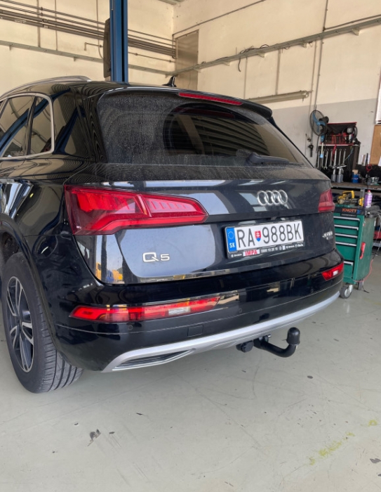 Carlig remorcare Audi Q5 FY dupa 2017 vertical cu cheie marca Autohak [9]