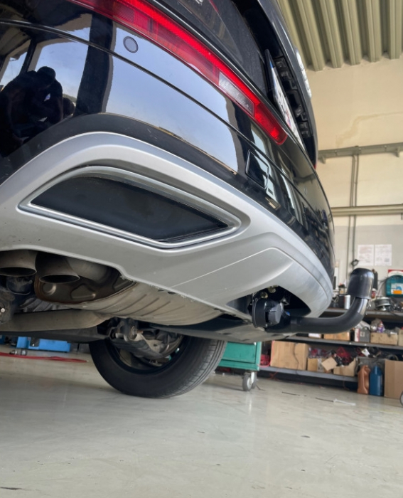Carlig remorcare Audi Q5 FY dupa 2017 vertical cu cheie marca Autohak [7]